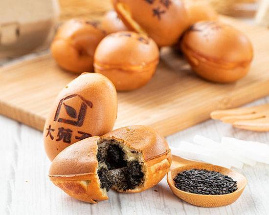 許慶良鮮乳雞蛋糕 (黑芝麻卡士達) Signature Milk Egg Pancake (Black Sesame Mochi)