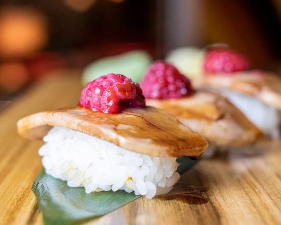 Nigiri de Foie, frambuesa y teriyaki