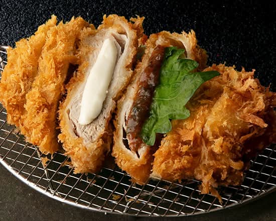 人気の味を一度に！熟成チーズ＆梅しそ重ねかつ相盛り弁当 Cheese & Plum Shiso Aged Kasane Cutlet Combo Bento