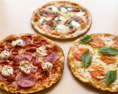 Giuseppe's Pizzeria (500 W Summit Ave)