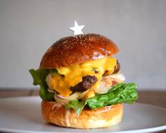 ハンバーガー＆自家製スイーツショップ スターネストカフェ hamburger＆sweets shop STAR NEST CAFÉ