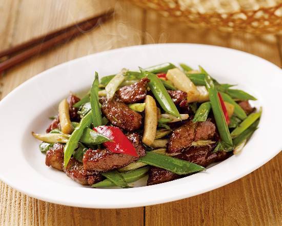 嫩蔥爆鮮牛Sliced Beef Sauteed with Ginger, Onions & King Oyster Mushrooms