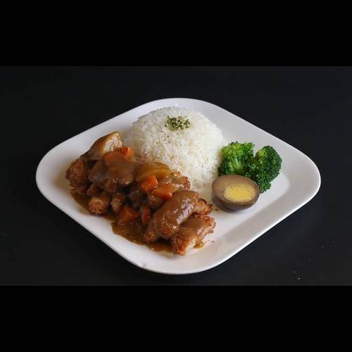 Japanese Style Curry Golden Pork/Chicken Cutlet on Rice 日式咖喱炸豬/雞扒飯