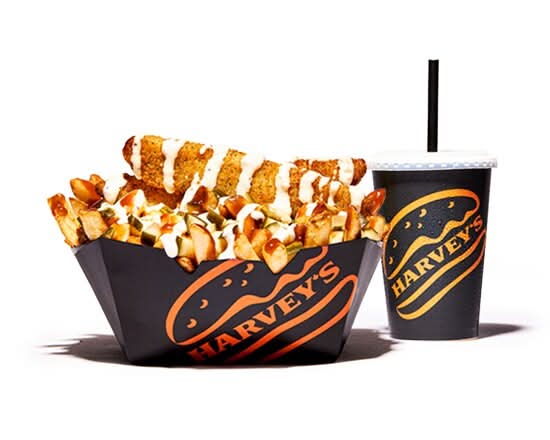 Poutine aux 2 cornichons, format moyen avec boisson gazeuse 20 oz / Pickle Pickle Poutine- Rg with a 20 oz drink