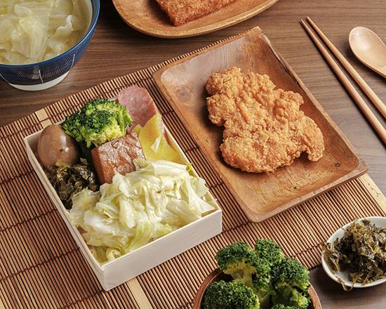 辣味卡拉雞腿排飯