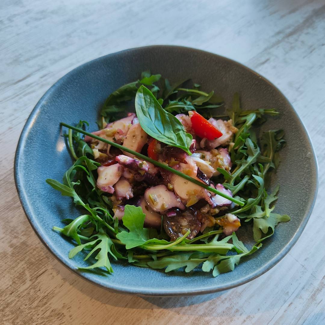 Salade de poulpe, pomme de terre et vinaigrette citron