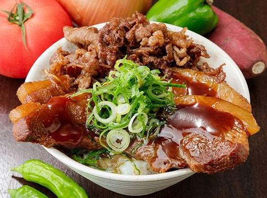 メガ盛り！【牛焼肉】おふくろの角煮丼