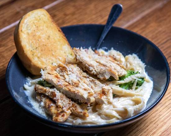Chicken & Broccoli Alfredo Pasta