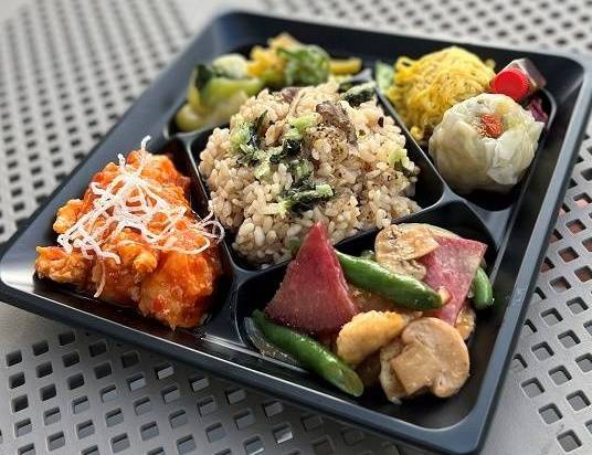 「果皮と餡　カラフルデリカ弁当」