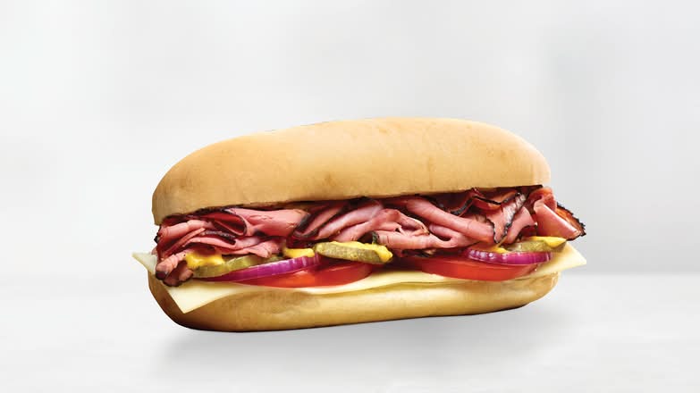 Small Montreal Smoked Meat Sub / Petit sandwich à la viande fumée de Montréal