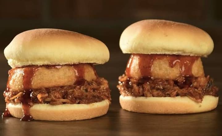 2 sliders pulled pork
