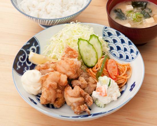 とり唐揚げ定食(お新香･味噌汁付き) Fried Chicken Set Meal (Includes Pickles and Miso Soup)