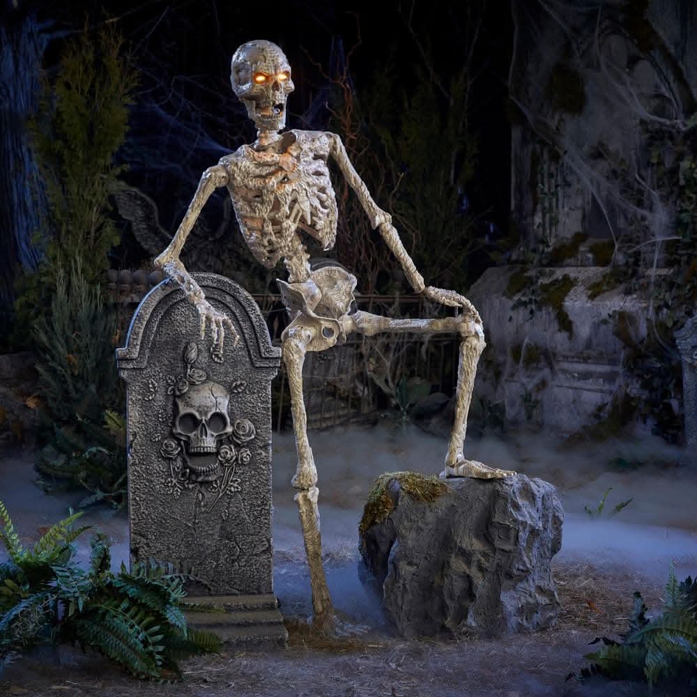 Home Accents Holiday 5 Ft Ultra Posable Rotting Corpse Halloween Decor