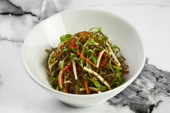 Seaweed Salad with Oyster Mushrooms