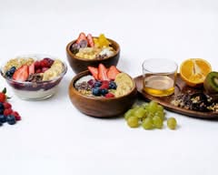 【アサイー・グリークヨーグルトが人気の本格カフェ】カフェーヌ 梅田 Acai & Greek Yogurt Cafenne Umeda｜抹茶ラテ・カフェラテ