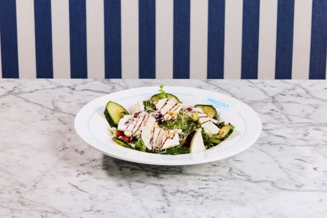 Goat's Cheese & Roasted Peppers Salad
