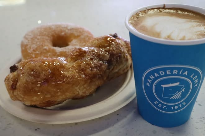 Café 8oz + Quesito o Dona