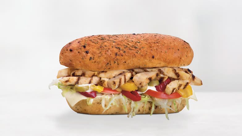 Small Grilled Chicken Sub / Petit sandwich au poulet grillé