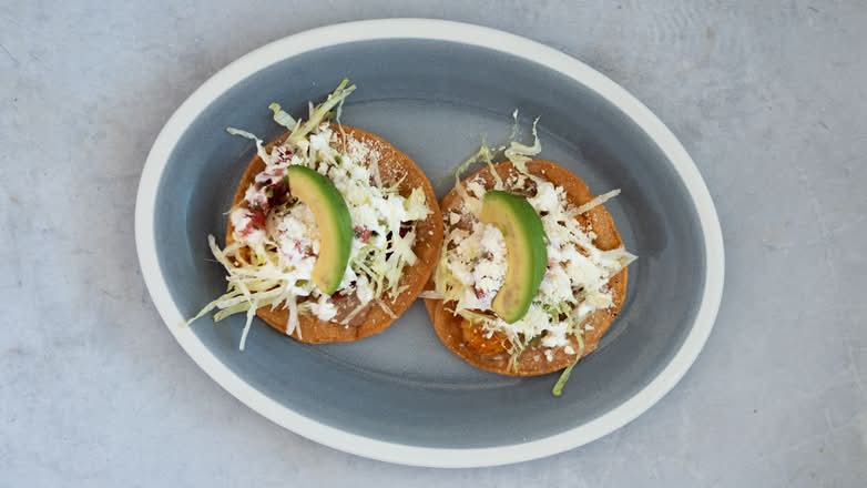 SALMON TOSTADAS (2)
