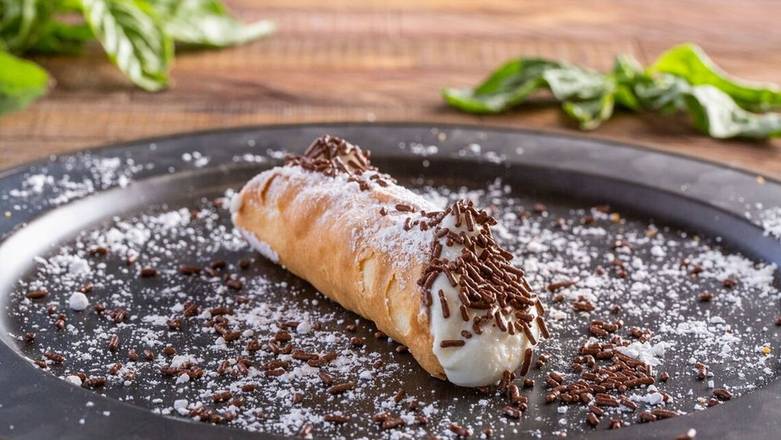 Cannoli (Italian Pastry)