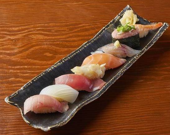 梅(8貫) Regular Grade Sushi (8 Pieces)
