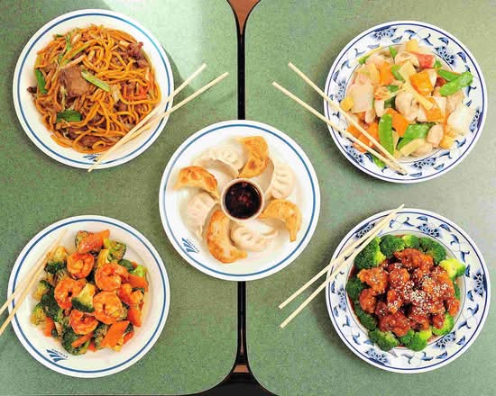 He's Chinese and Japanese Restaurant