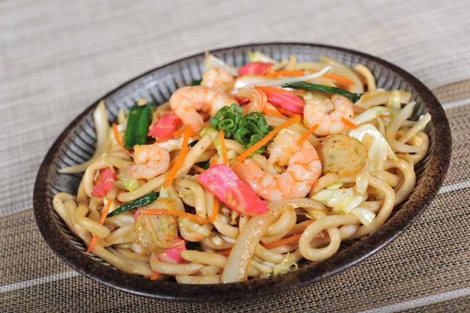 I13 Fruits de mer udon frit / Seafood Fried Udon