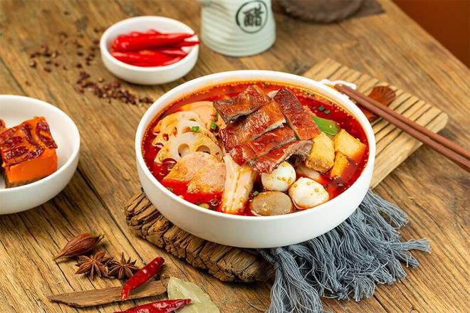 网红冒烤鸭 / Signature Szechuan Spicy Hotpot W/ Roast Duck
