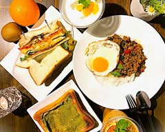 ガパオライ��ス＆ホットサンド専門店あの吉川