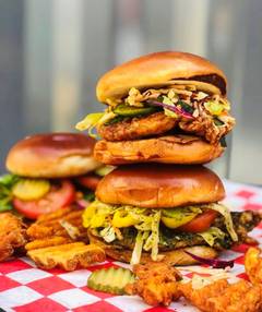 Major's Fried Chicken Sandwiches (358 W 38th St)