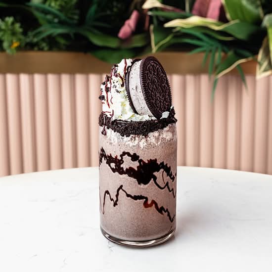 Cookie & Cream Oreo Milk Shake by Rayan