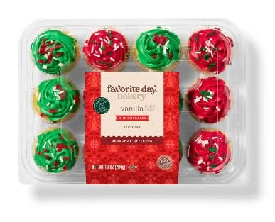 Favorite Day Christmas Mini Cupcakes, Vanilla (10 oz, 12 ct)