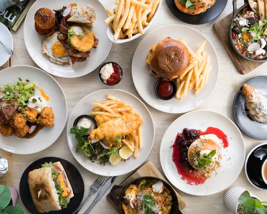 Sunshine & Moonlight Bar & Cafe (Tahuna St)