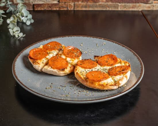 Bolo do Caco com Mozzarella e Pepperoni