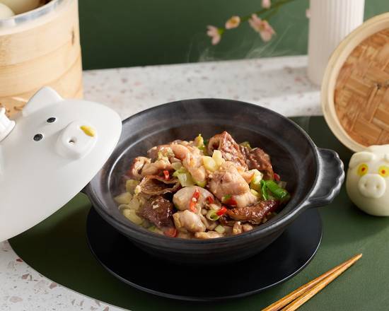 香辣肥腸嫩雞煲 Spicy Pork Intestine and Chicken Claypot