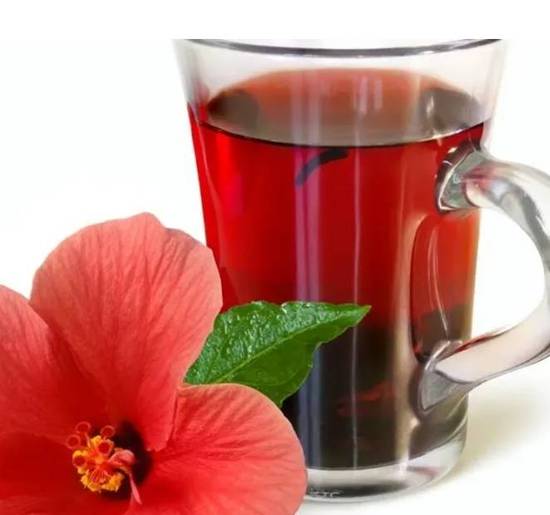 Cold Hibiscus tea with fresh mint