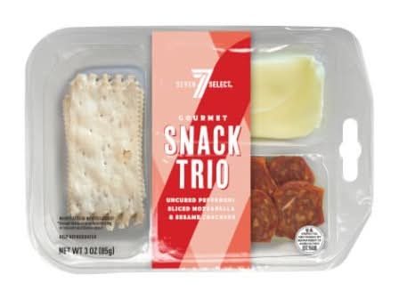 7-Select Snack Trio Pepperoni Mozzarella Crackers 3oz