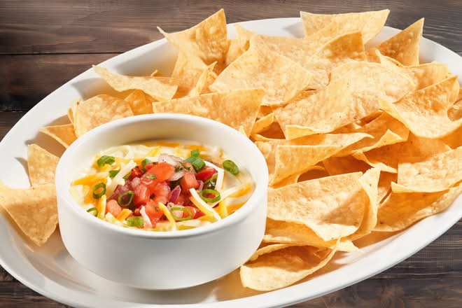 QUESO & CHIPS