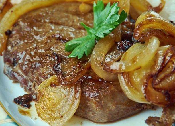 Bistec Encebollado | Beef Steak with Onions