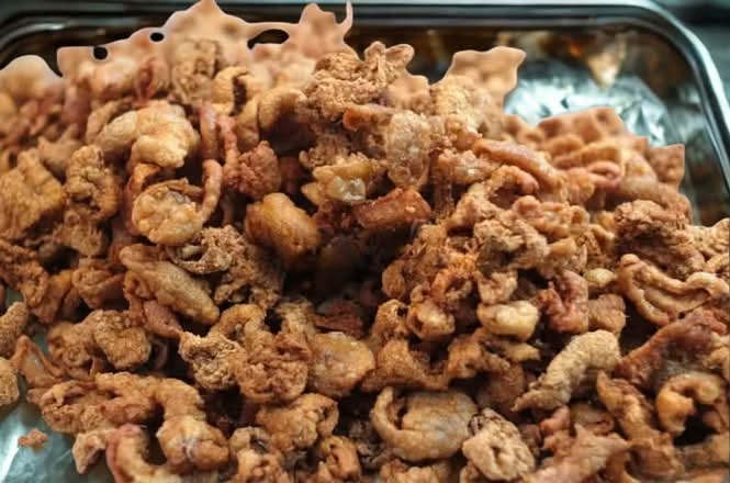 Crispy deep fried chicken skin chips- Large Tray 脆炸雞皮8-10人份