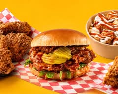 Pollo Pariente Fried Chicken (La Pradera)