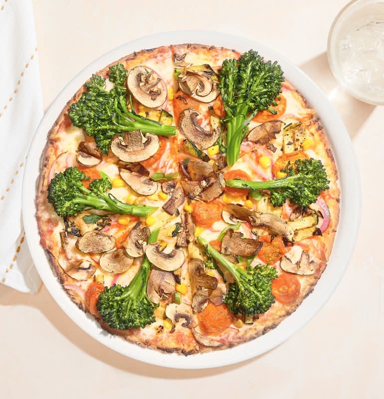 CALIFORNIA VEGGIE PIZZA WITH CAULIFLOWER CRUST - LOWER CAL