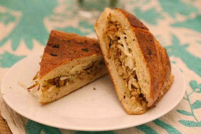 Pan Con Lechon