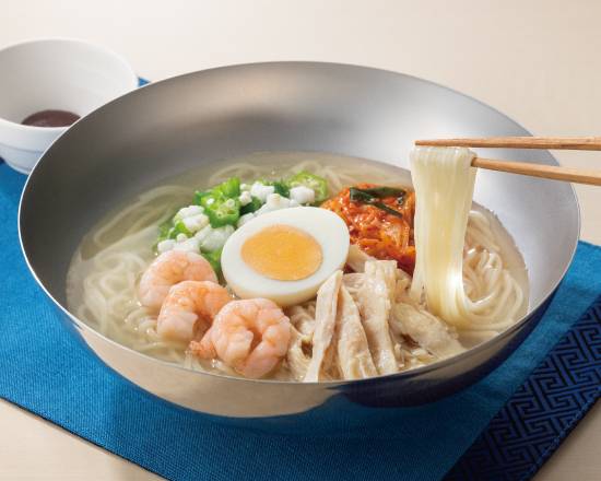 海老と蒸し��鶏のコク旨冷麺 Cold Savory Noodles with Shrimp and Steamed Chicken