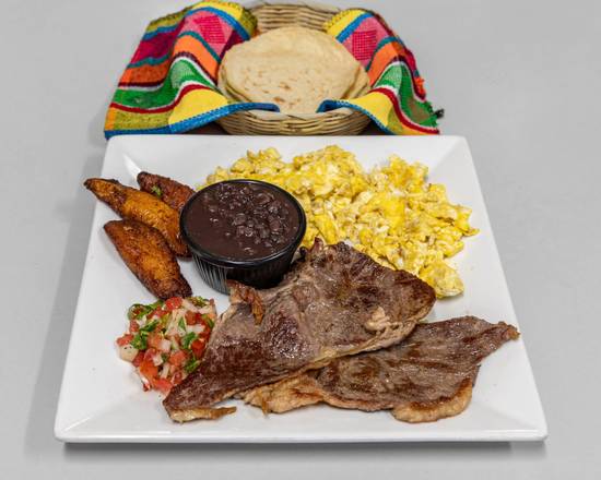 1. Desayuno Chapín / Chapin Breakfast