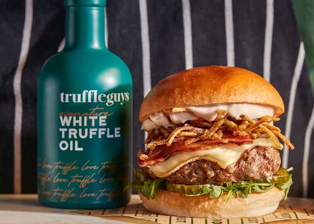 TRUFFLE RACLETTE CLASSIC BEEF Burger incl. a side