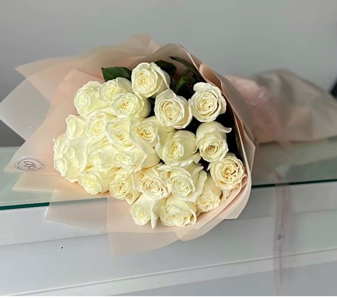 25 White Roses | Postmates