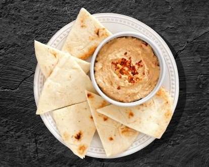 Classic Chickpea Hummus with Pita Bread