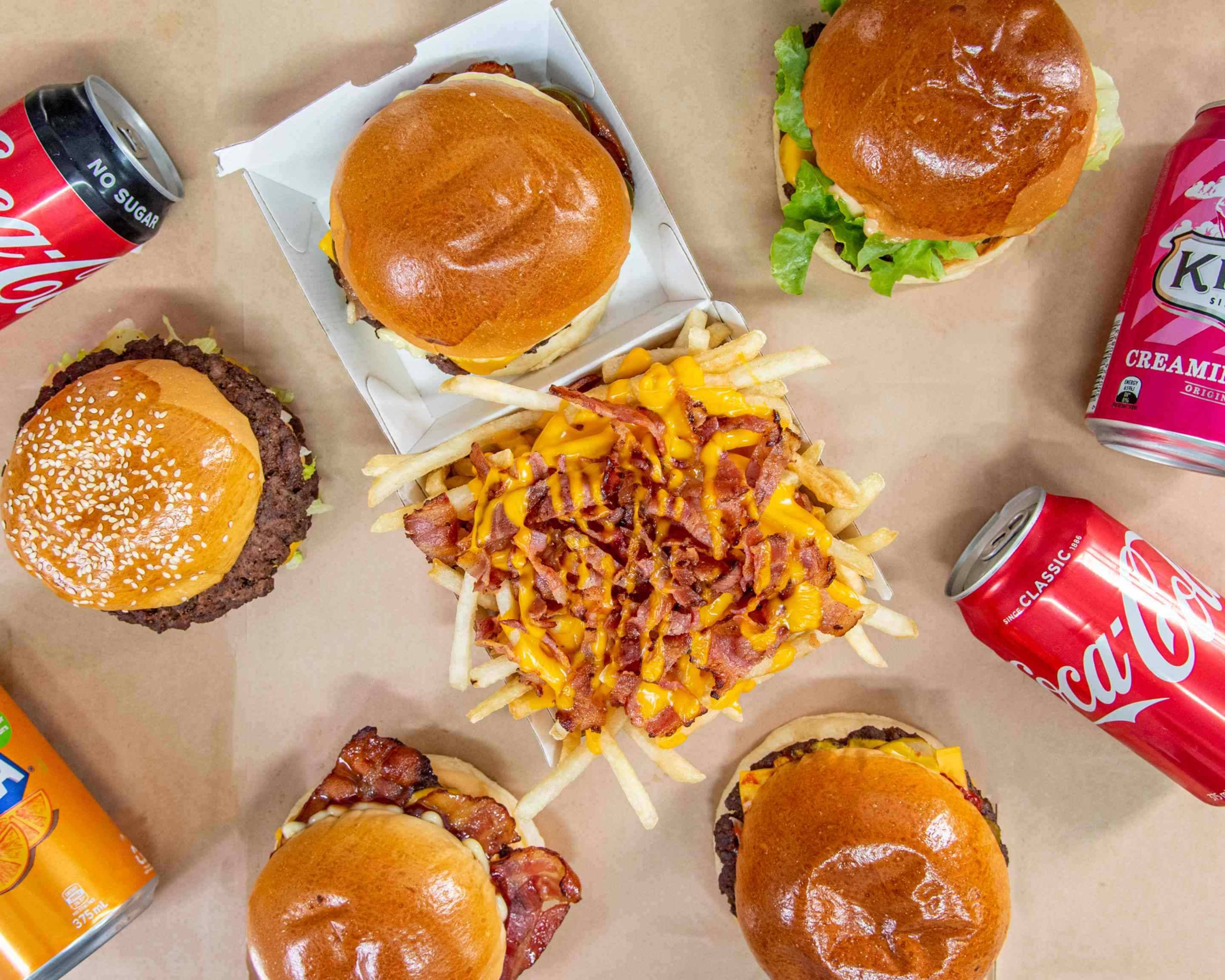 Menu burger phong phú sẽ khiến bạn muốn thưởng thức món ăn đầy hương vị này ngay lập tức. Hãy xem bức hình liên quan để đánh thức khẩu vị của bạn.