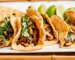 Tacos y Tostadas los Rieles (Monterrey)